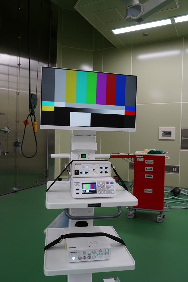 「MKC-X300」CCU（カメラコントロールユニット）/術野レコーダー「MDR-600HD-A」/雲台コントローラー「MPC-401」/ワゴン台車「W-120LT」